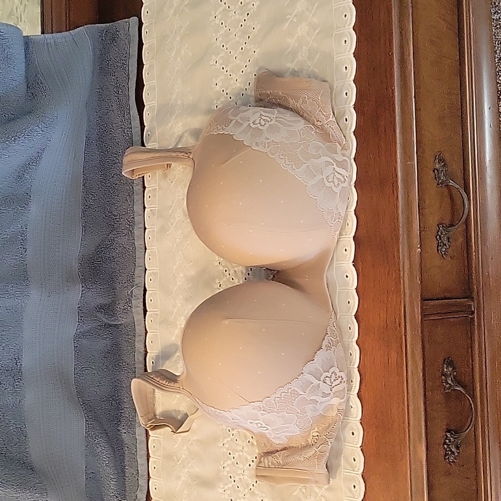 LANE BRYANT CACIQUE TAN AND LACE 44D BRA